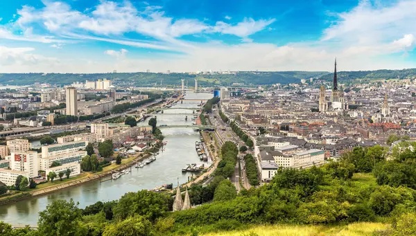 Tuesday. Rouen – English Channel – Canterbury – London